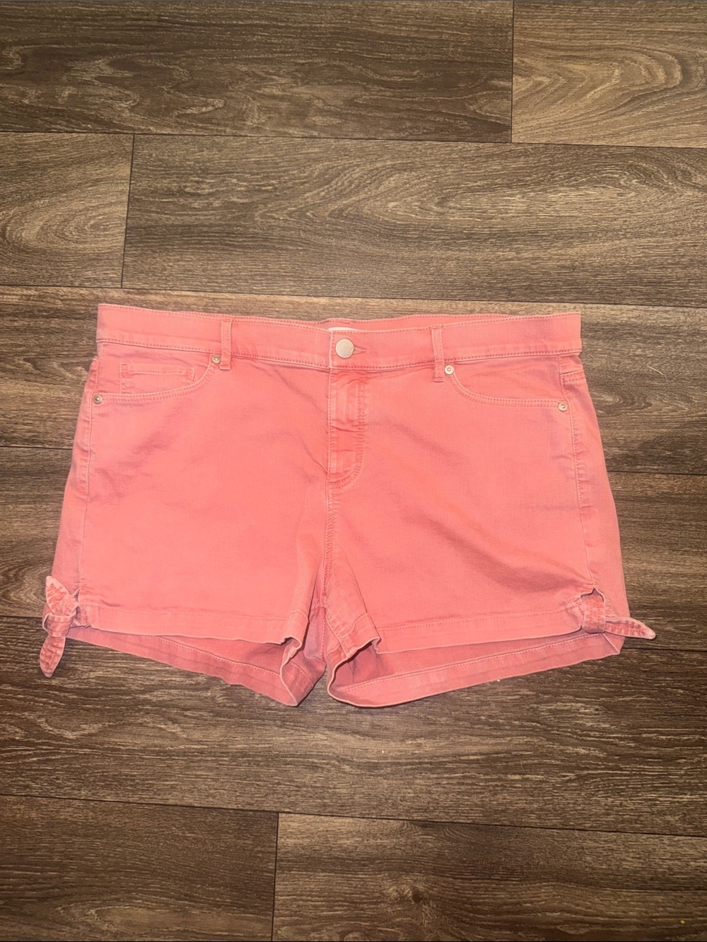 Women’s Coral Peach Casual Tie-Hem Shorts